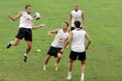 أجواء متميزة داخل مجموعة‮ “‬الخضر‮”… ‬وكلمة السر‮ “‬رابحين وربي‮ ‬كبير‮” ‬