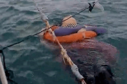 العثور على سيدة حية وسط البحر بعد عامين من اختفائها!