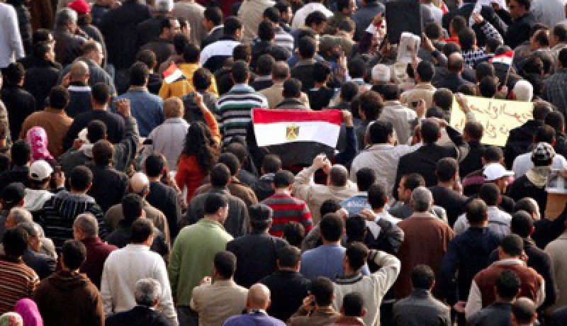 متظاهرو “الأربعين” يطالبون بمحاكمة قيادات الإخوان بالسويس