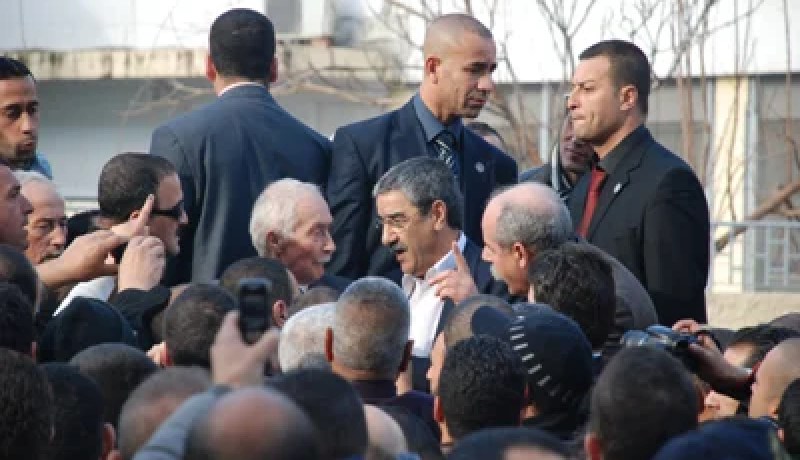 متظاهر فوق العادة‮  ‬