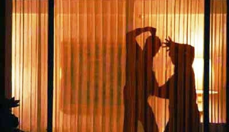 تخون زوجها أثناء تواجده بالسجن مع ربيبها في الشلف