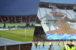 أنصار العميد والإتحاد يخطفون الأنظار من المستطيل الأخضر بـ “تيفو” عالمي