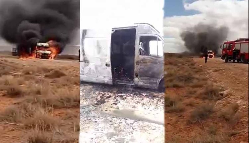 بالفيديو.. النيران تلتهم سيارة نفعية في النعامة