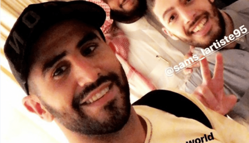 بالفيديو.. محرز يؤدي مناسك العمرة ويزور مركزا للمعاقين في مكة !