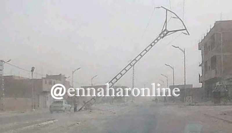 بالصور…الرياح تقتلع أعمدة الكهرباء بأدرار