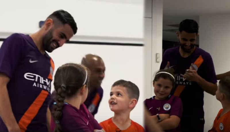 بالفيديو.. محرز يفاجئ “الأطفال” في ملعب “الإتحاد” !