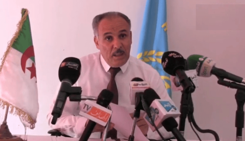 سوداني يحتفل بوالده على طريقته الخاصة