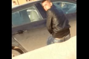 بالفيديو… لص يسطو على سيارة في وسط الشارع بوضح النهار بالعاصمة