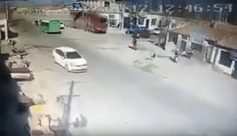 بالفيديو…أفظع حادث مرور في العالم