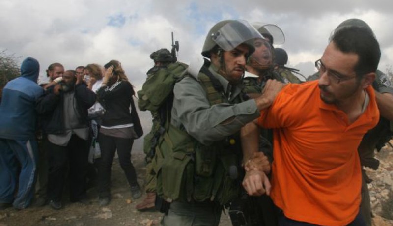 الجيش الإسرائيلي يعتقل 5 فلسطينيين بينهم برلماني من حركة حماس في الضفة الغربية