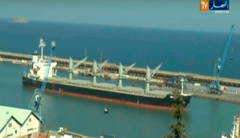 الباخرة اليونانية جنحت بميناء سكيكدة بسبب سرعتها الزائدة