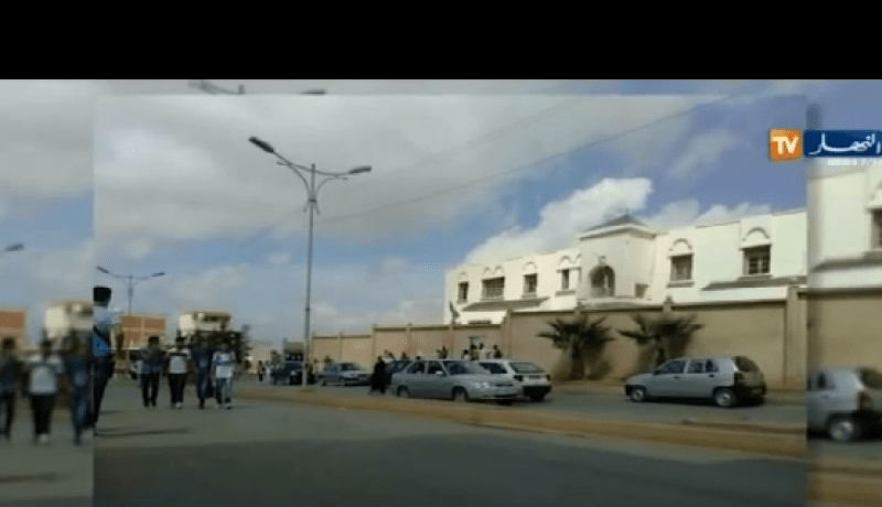 بالفيديو مقتل تلميذ بطعنة خنجر أمام مدخل ثانوية القنصلية بمدينة سويدانية