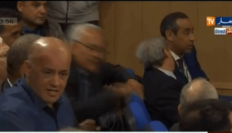 بالفيديو.. غريب يتدخل لإيقاف الجدال ويلقى تأييد حمّار