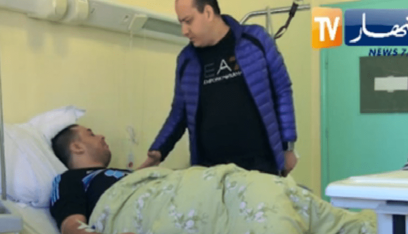 شاهد ردة فعل محمد علاوة عند اكتشاف مرض صديقه الشاب وحيد