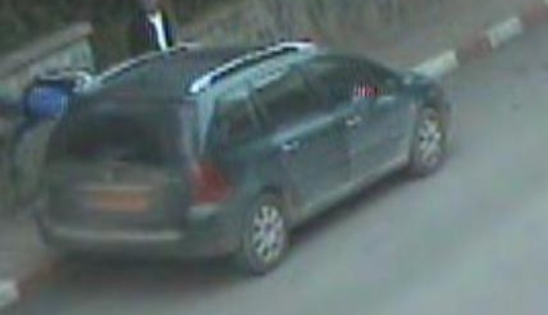 آخر تقنيات السطو على السيارات في وضح النهار بالصوت والصورة