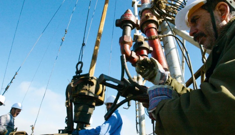 موقع إفريقيا للإستثمار: تراجع متزايد لاستثمارات النفط والغاز بسبب الأزمة