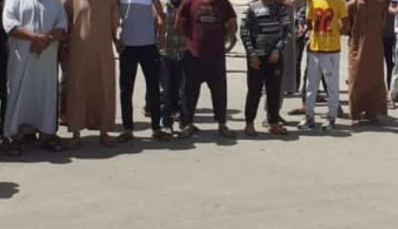 التجار يقطعون الطريق احتجاجا على تحويل السوق في قصر الشلالة بتيارت