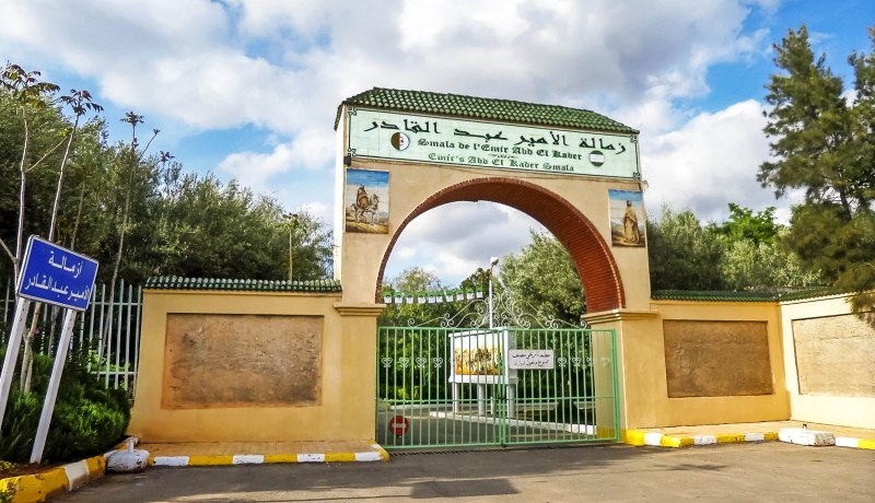 تيارت.. توقيف شخصين أوهما إمرأة بالإستفادة من سكن في الزمالة