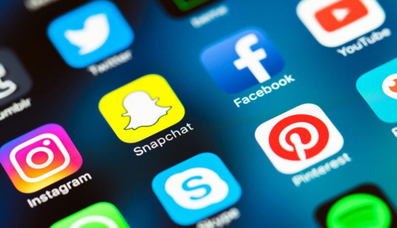 توقف مفاجئ لخدمة الفيسبوك والواتساب والانستغرام
