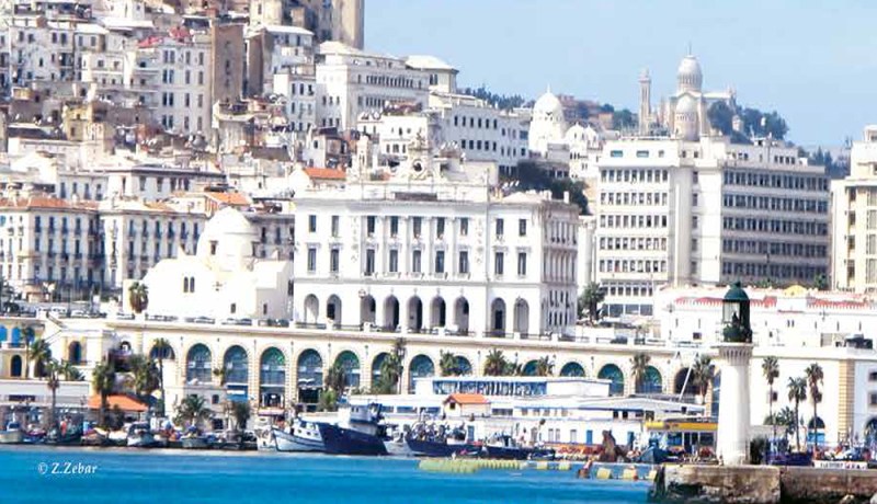 مجلة  الجزائر كوم  تعتبر الحكومة في حرب ضد أزمة السكن ومشكلة الأكواخ