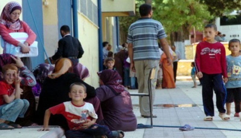 اكثر من الف فلسطيني يدخلون لبنان بعد القتال في دمشق