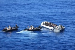 ارتفاع عدد ضحايا غرق سفينة مهاجرين قبالة تونس إلى 82 ضحية