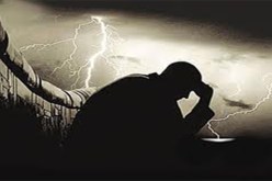 تكاد زوجتي لا تمكث في البيت بسبب الخروج والسهرات