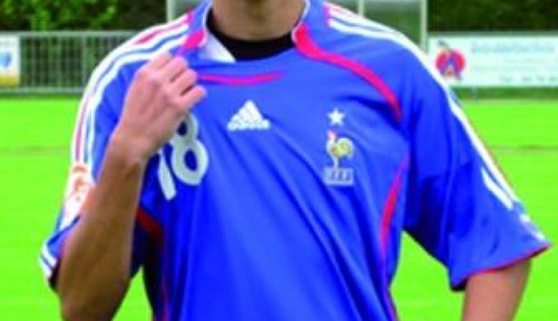 طافر يؤكد ابتعاده عن ''الخضر'' ويصرح: ''هدفي التأهل إلى النهائي والفوز بكأس أوروبا مع فرنسا''