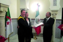 السفير الأسبق للجزائر بالمكسيك يتلقى الوسام الشرفي النسر الأزتيكي