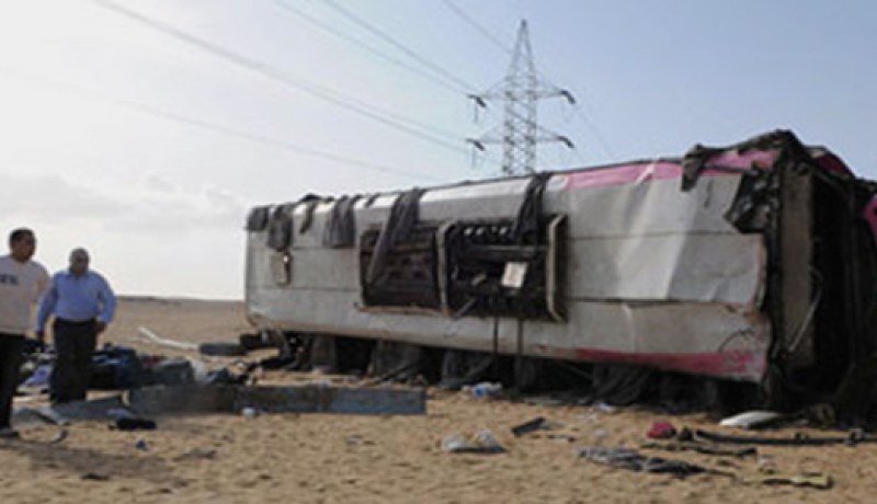 مصرع 10 أشخاص وإصابة 5 اثر اصطدام حافلة بسيارة بطريق شرم الشيخ في مصر