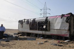 مصرع 10 أشخاص وإصابة 5 اثر اصطدام حافلة بسيارة بطريق شرم الشيخ في مصر