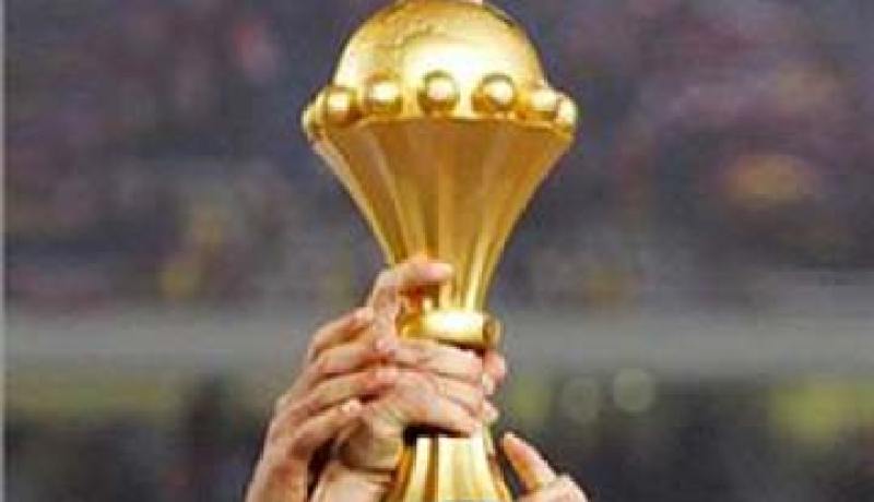 كأس إفريقيا المضبوطة بمطار القاهرة نسخة للدعاية