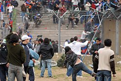 اتحاد عنابة-نصر حسين داي:  مناوشات بين الأنصار وبين اللاعبين بملعب عنابة