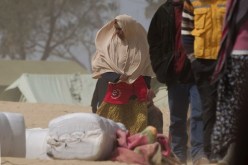 عمليات الإغاثة تتواصل بمركز عبور رأس جدير بالحدود الليبية-التونسية التي تشهد تناقص تدريجي للنازحين