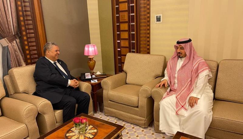 عمارة يلتقي برئيس الإتحاد العربي لكرة القدم