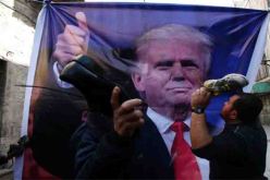 فلسطينيون في الشارع احتجاجا على قرار ترامب