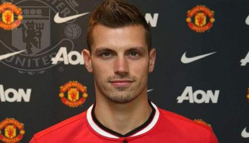 بالصور رسميا شنايدرلين لاعبا في مانشستر يونايتد