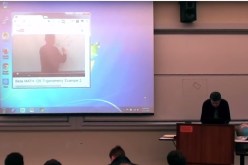 بالفيديو أستاذ جامعي ينجح بتنفيد أروع مقلب في طلابه ويحصد الملايين