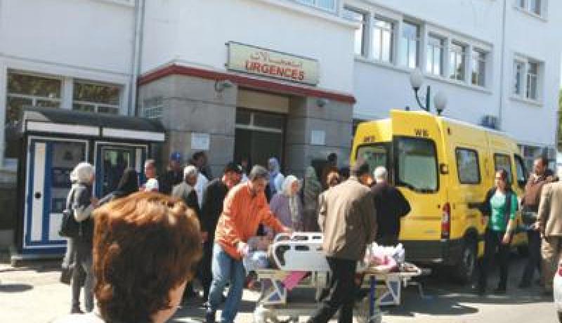 العميد عبد الرحمان أيوب يجرى عملية جراحية بالمستشفي العسكري عين النعجة