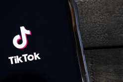 إيطاليا تحظر تيك توك للصغار بعد وفاة طفلة بسبب “لعبة الوشاح”