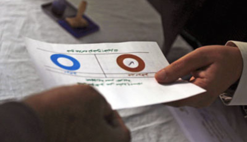 العليا للاستفتاء تطرد صحفيين وتستثني التلفزيون المصري