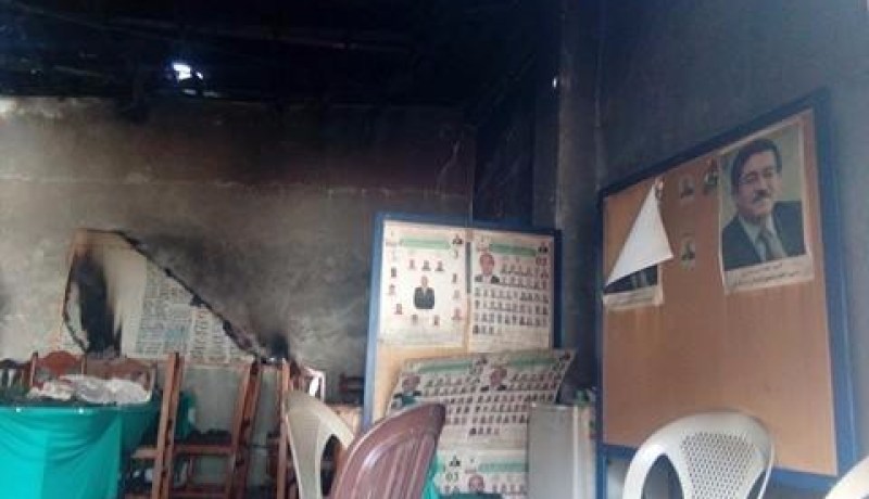 بالصور ..مجهولون يحرقون مكتب “الأرندي” ببلدية مقلع بتيزي وزو