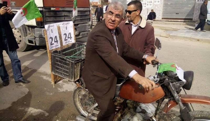 بالصور.. بن خلاف “بالموبيلات” لكسب الأصوات