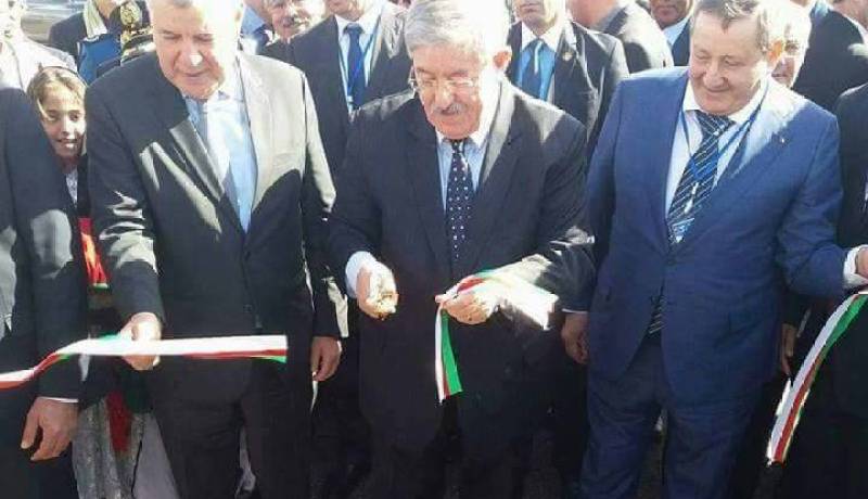 بالصور..أحمد أويحيى يدشّن المجمع الغازي “رقان الشمال” بأدرار