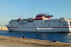 بالصور… وصول الباخرة التي تقل “الحراڤة” المرحلين من إسبانيا