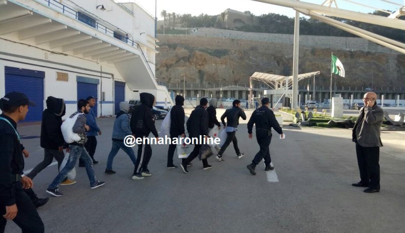 بالصور.. وصول “الحراڤة” الجزائريين وسط تعزيزات أمنية مشددة