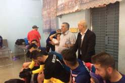 بالصور.. سفير الجزائر بمالي يطالب “أبناء لعقيبة” بالفوز