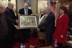 بالصور.. إهداء مكتبة المجاهد علي كافي للمكتبة الوطنية