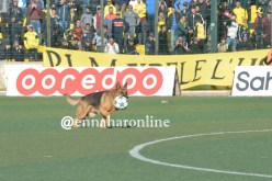 بالفيديو.. كلب يَقتحم ملعب 1 نوفمبر ويُؤخر مباراة بَارادو والحراش !