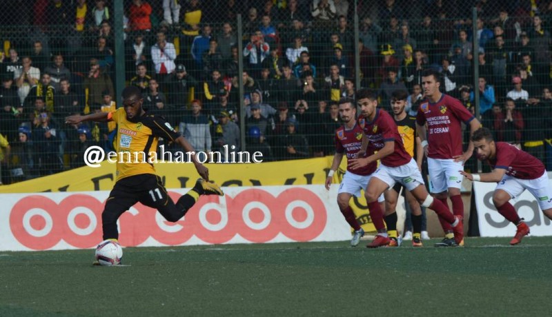 بالصور.. الصفراء تفوز بصعوبة وتبقى في منطقة الخطر